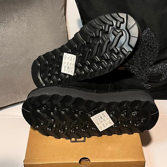 BearPaw Retro Super Shorty Boots size 9 Black NIB - Picture 4 of 4